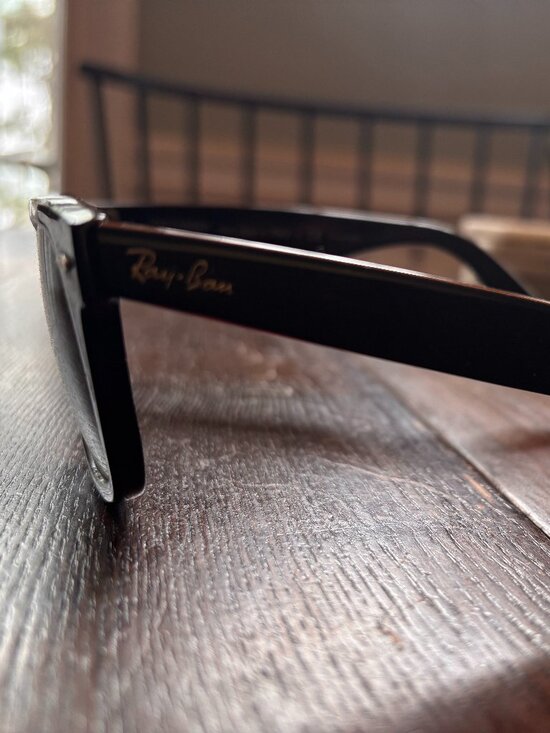 Ray-Ban\'s: New Wayfarer Classic - Polarized main image 5